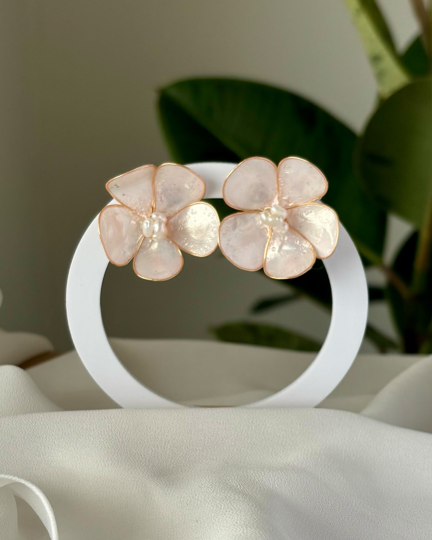 Midi Flor Nacarada y perla