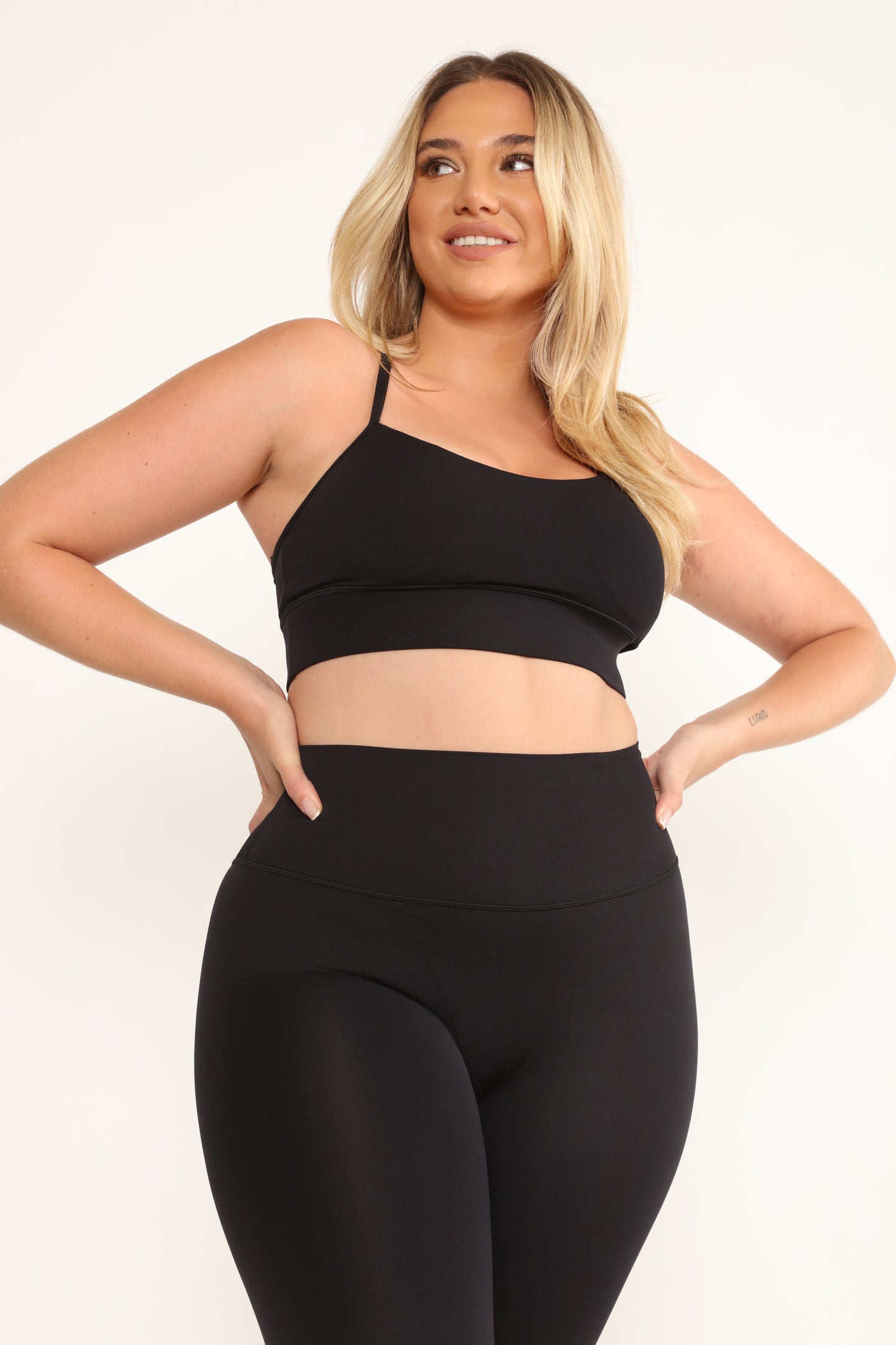 CAPRI Top Black