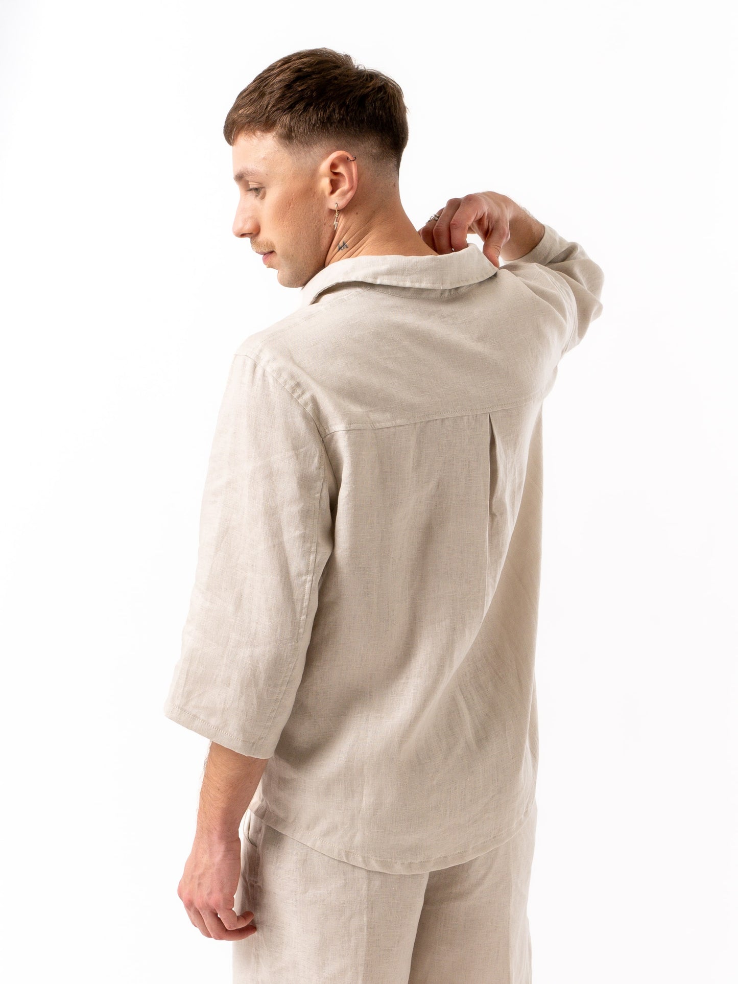 Man wearing high quality linen shorts and shirt