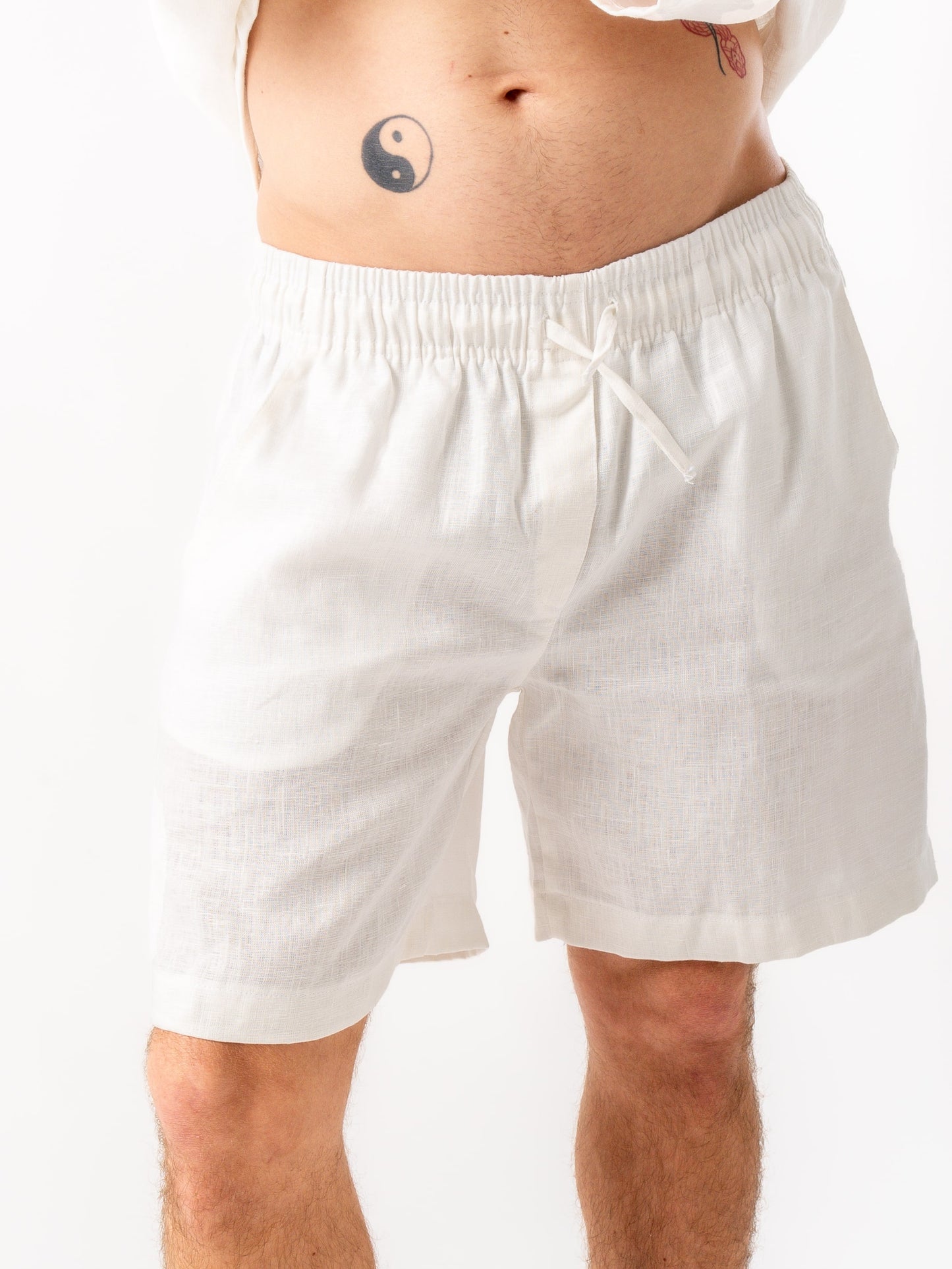 Man wearing high quality linen shorts in white