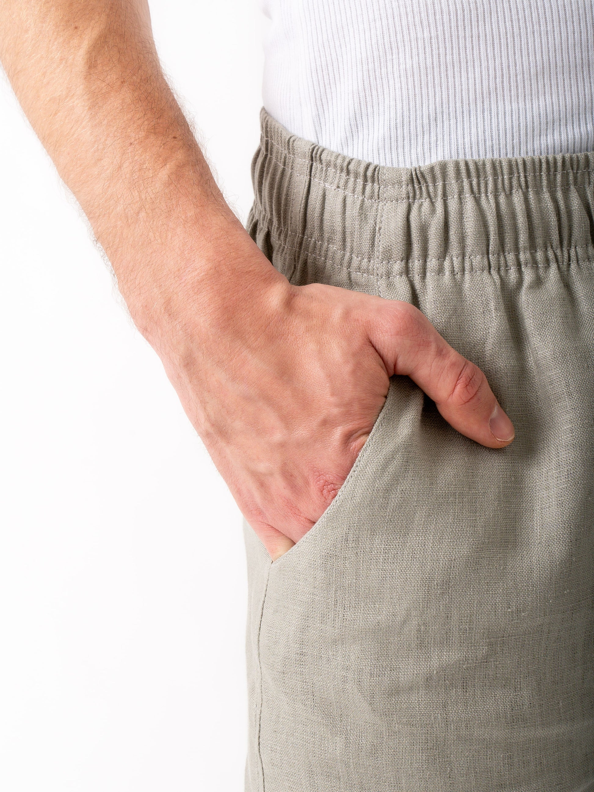 Man wearing high quality linen shorts in grey