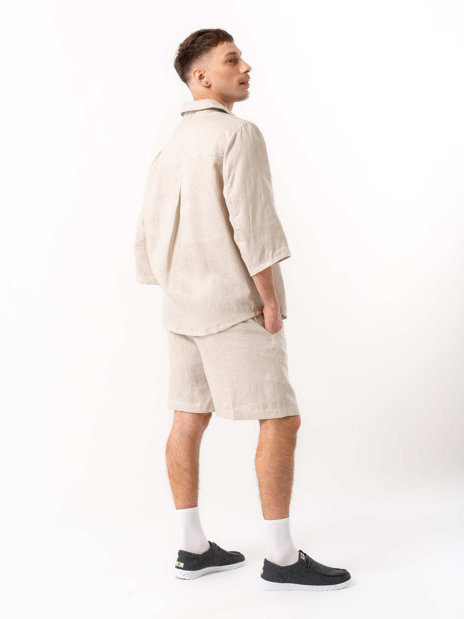 Man wearing high quality linen shorts and shirt