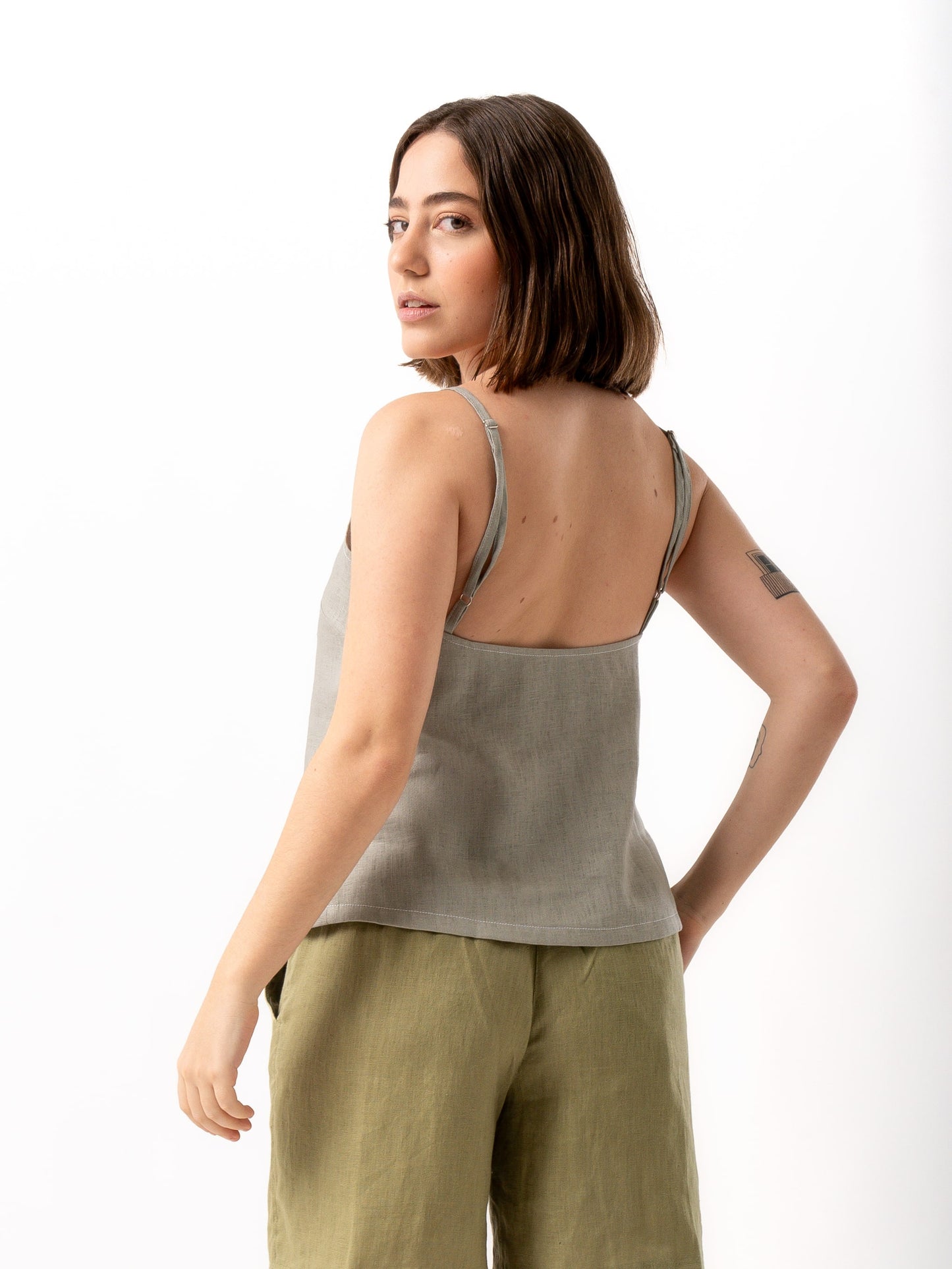 woman wearing Grey linen top