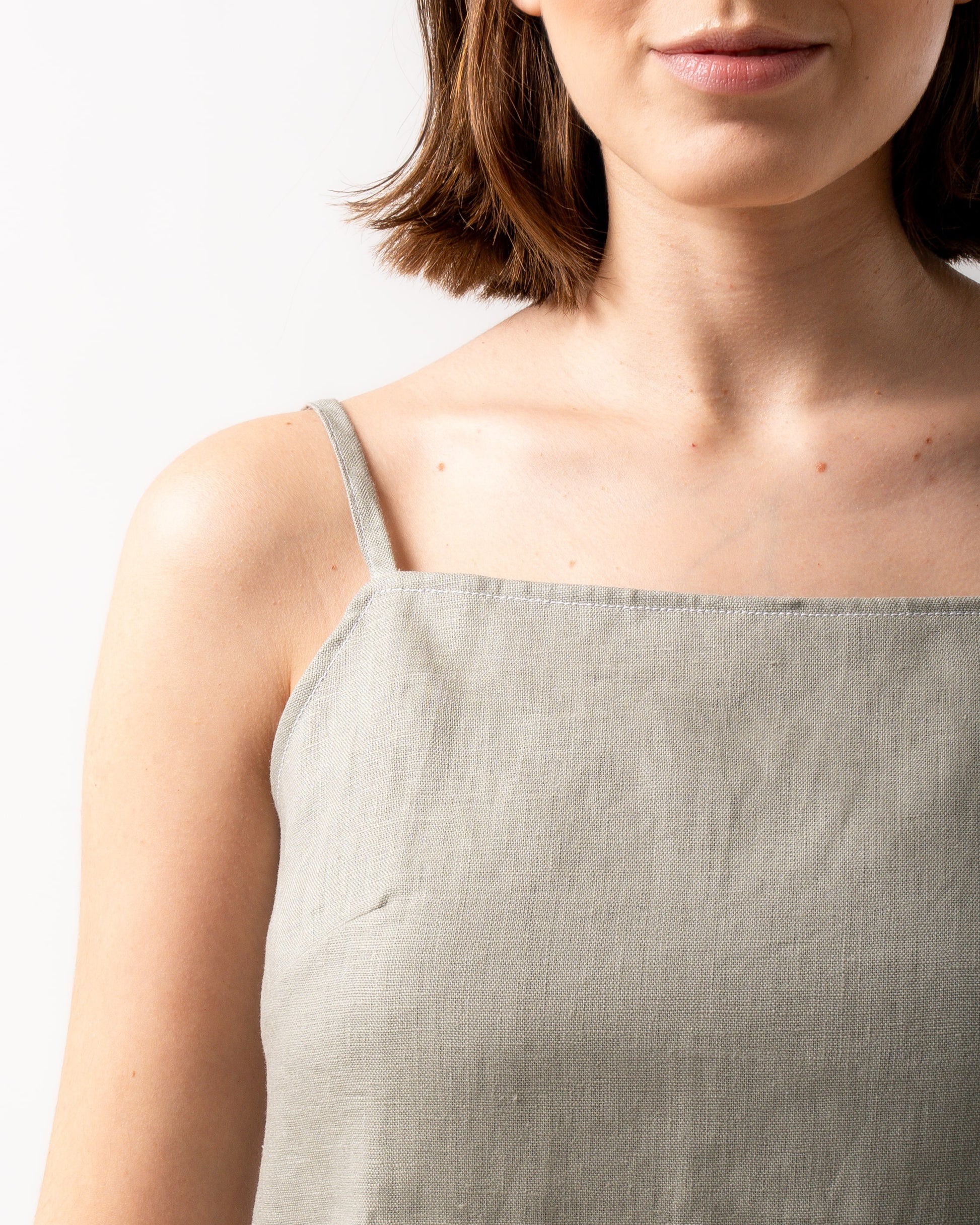 woman wearing Grey linen top