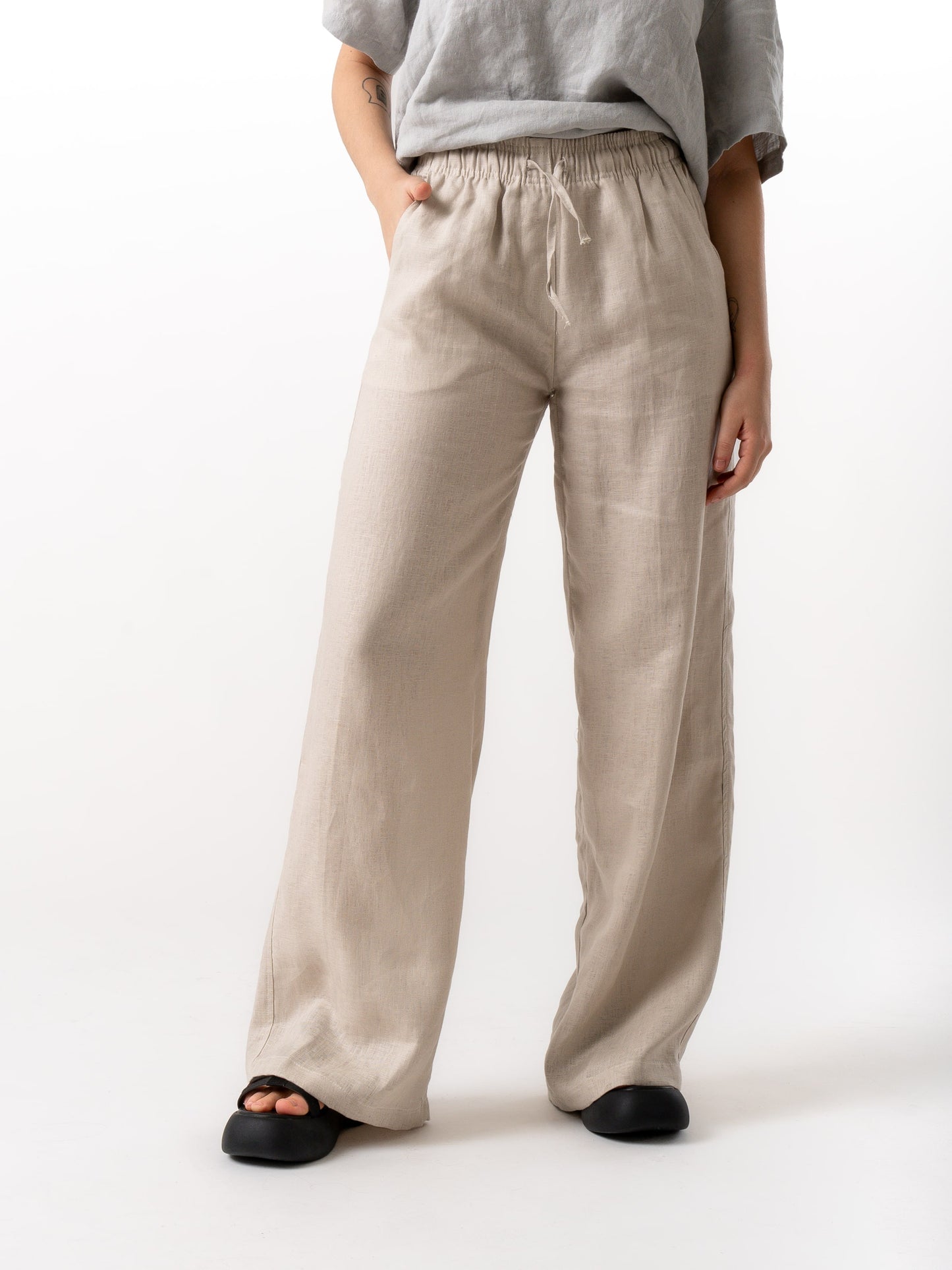 woman wearing beige linen pants