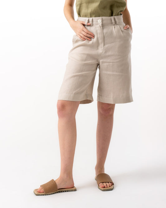 woman wearing tailored shorts beige